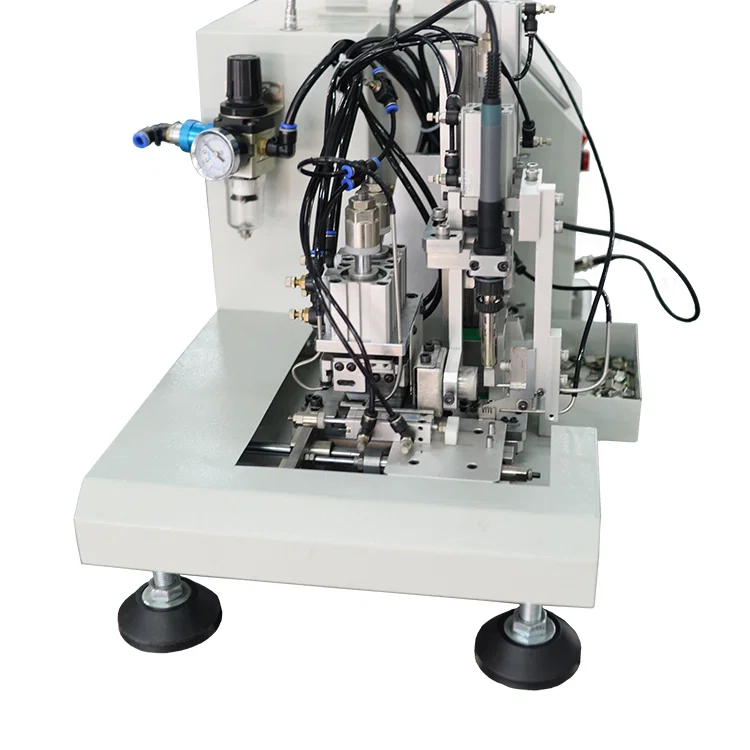 I cavi dati USB trasferiscono la carica su iPhone, smartphone, sistemi Android Ios tramite connettore Micro Lightning Type-C, cavo in rame, produzione di fili, apparecchiature per impianti meccanici elettrici, macchina spelafili per cavi