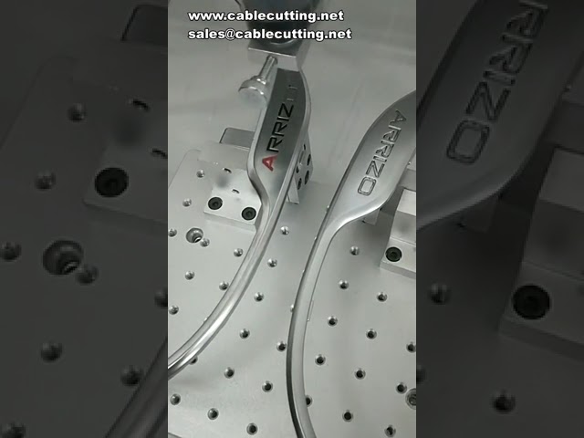 Double head wall mounted automatic locking screwdriver at the same time to play two screws double ef